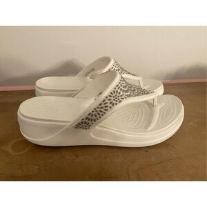 Crocs size 9 Womens Monterery Metallic Wedge Flip Flop sandals white silver